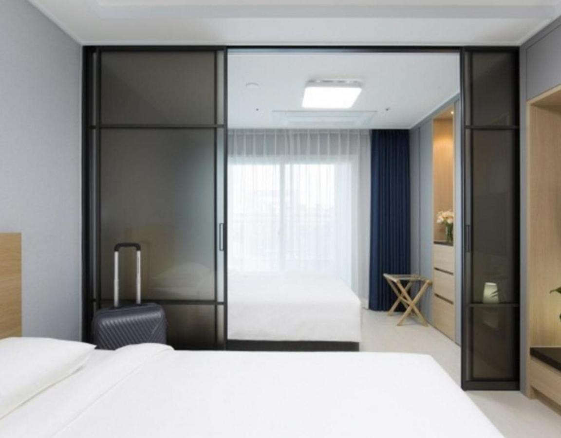 Yeosu Hotel First City Εξωτερικό φωτογραφία
