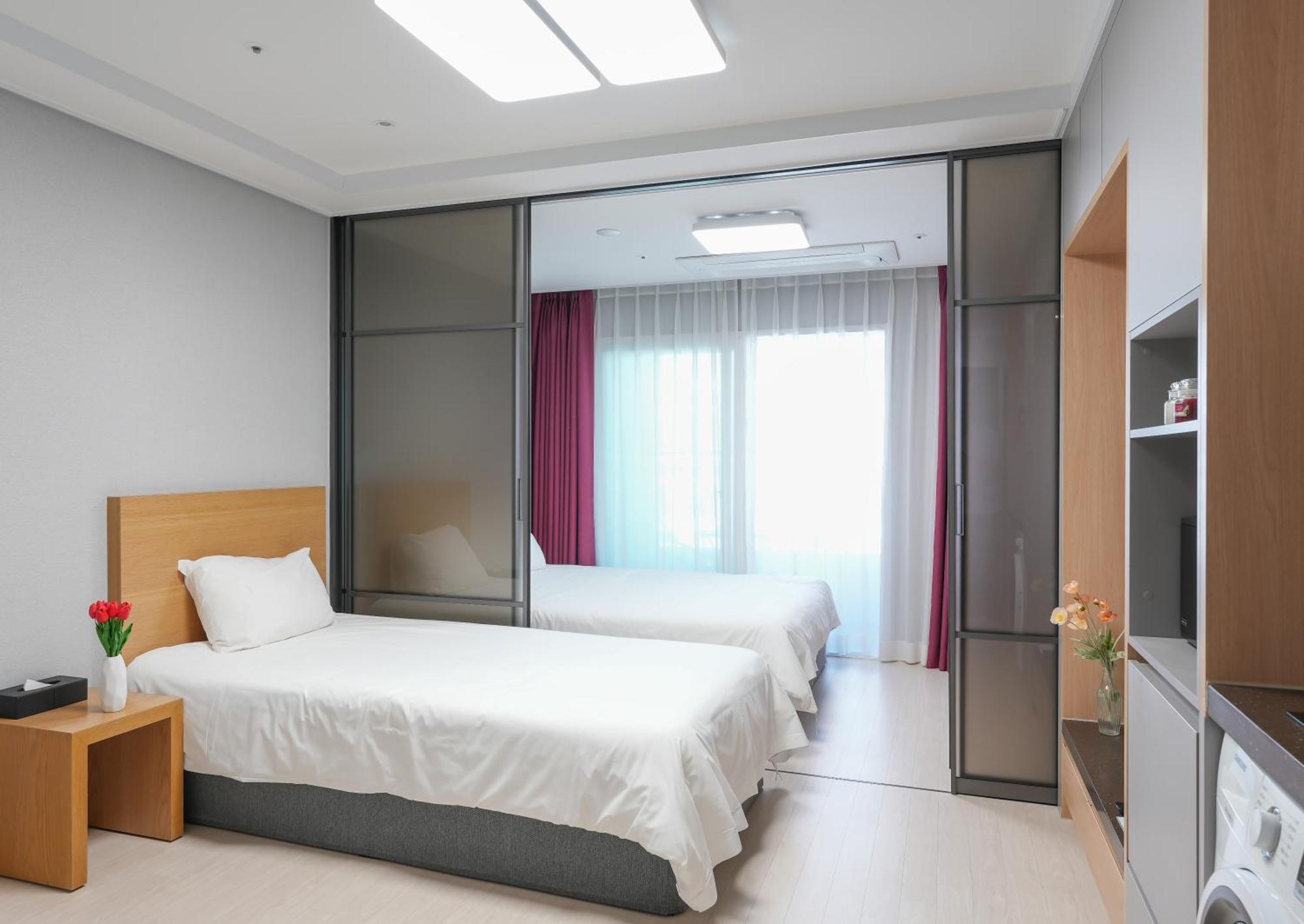Yeosu Hotel First City Εξωτερικό φωτογραφία