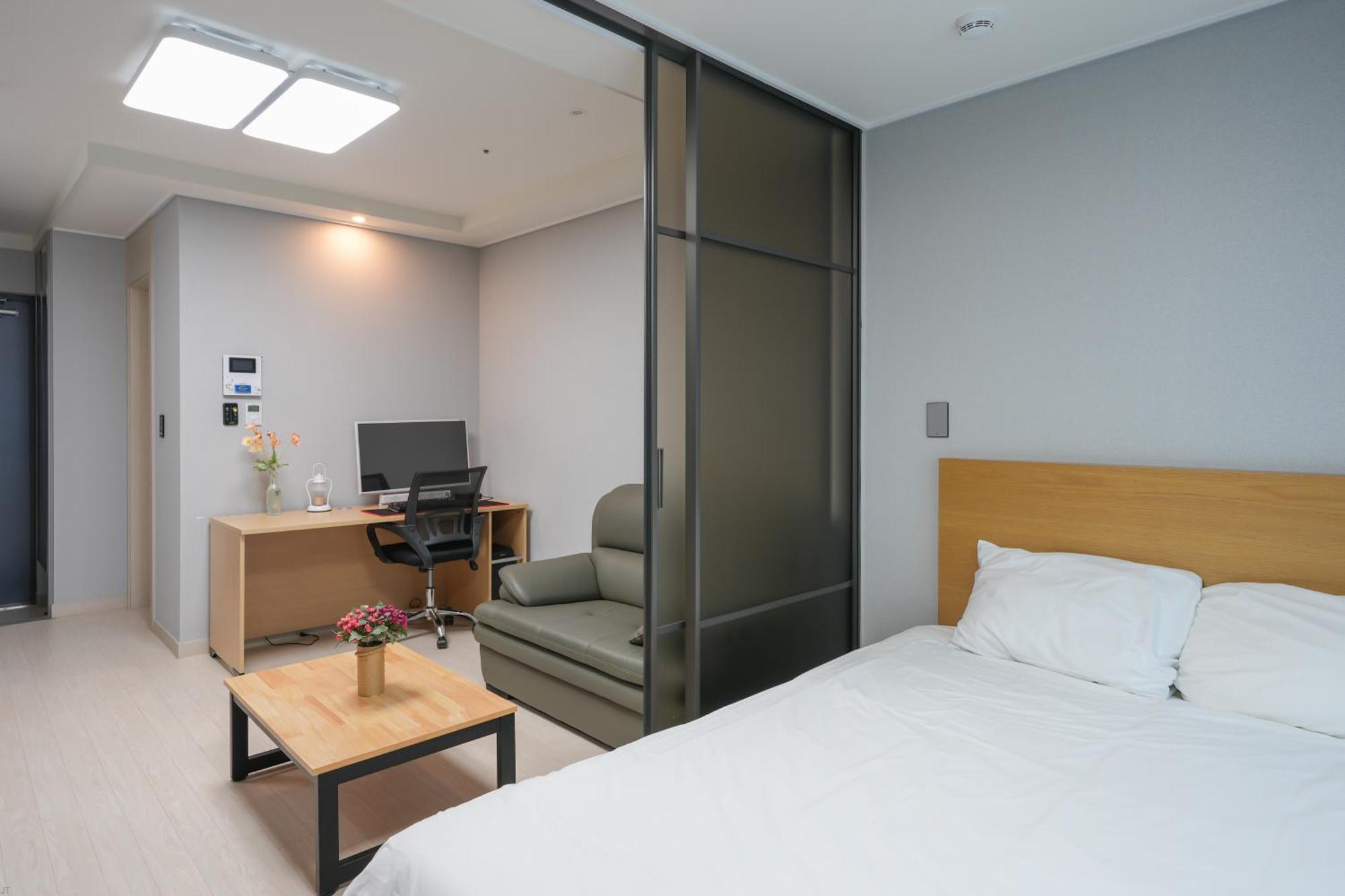 Yeosu Hotel First City Εξωτερικό φωτογραφία