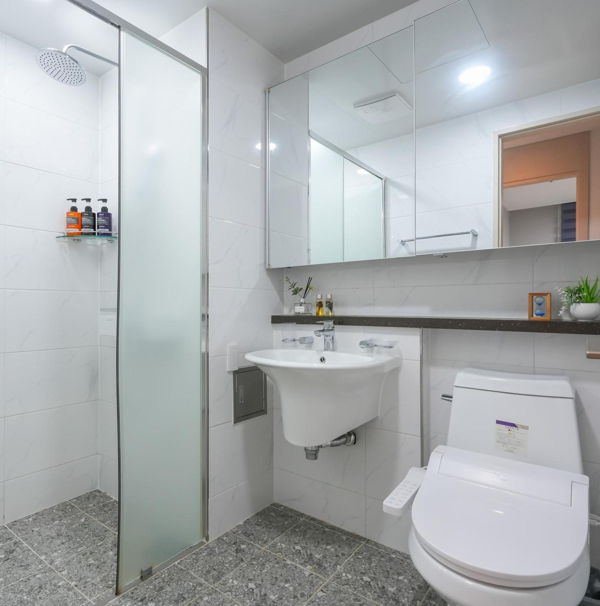 Yeosu Hotel First City Εξωτερικό φωτογραφία