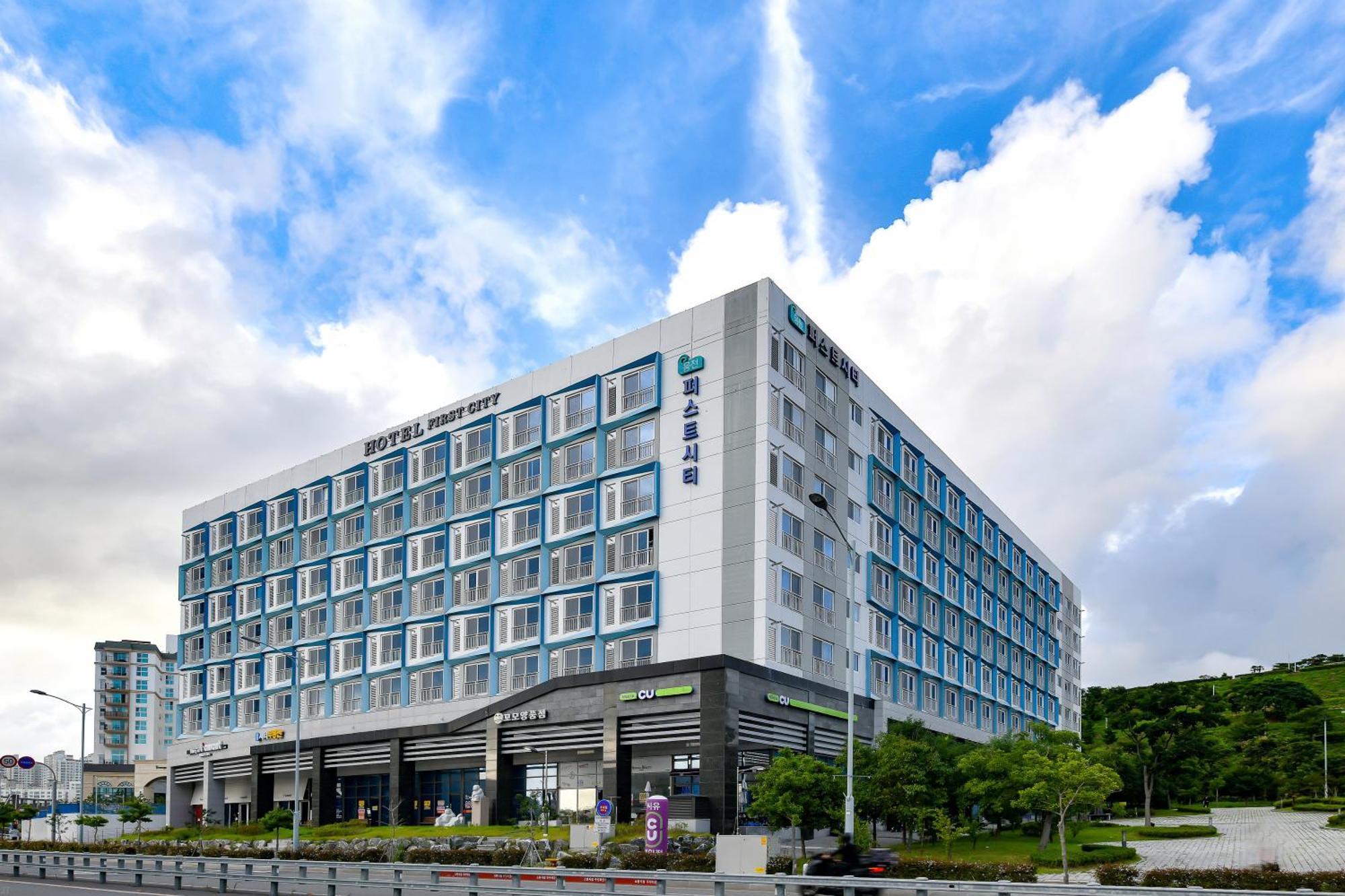 Yeosu Hotel First City Εξωτερικό φωτογραφία